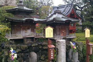 Small architecture near the main temple.